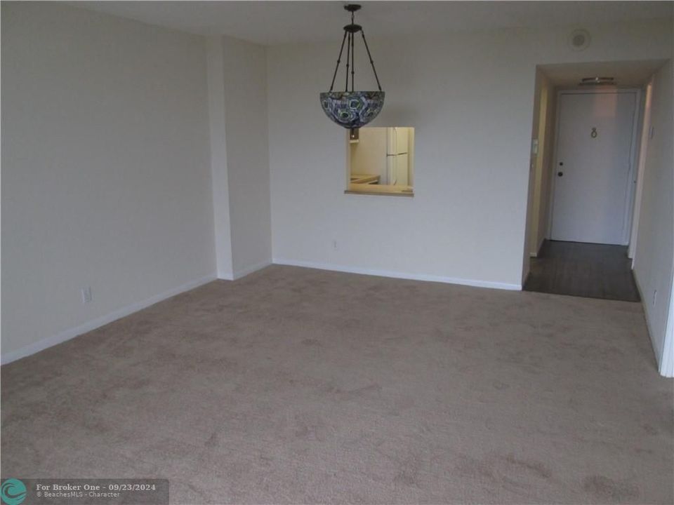 For Rent: $1,950 (1 beds, 1 baths, 850 Square Feet)