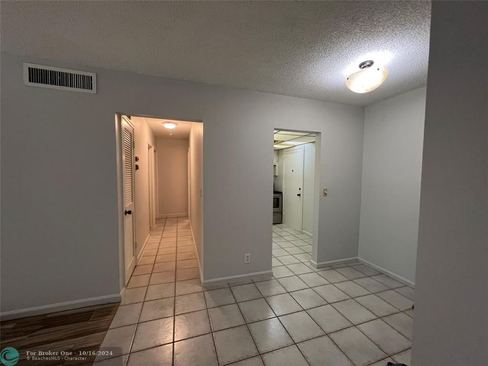 For Sale: $200,000 (2 beds, 2 baths, 1008 Square Feet)