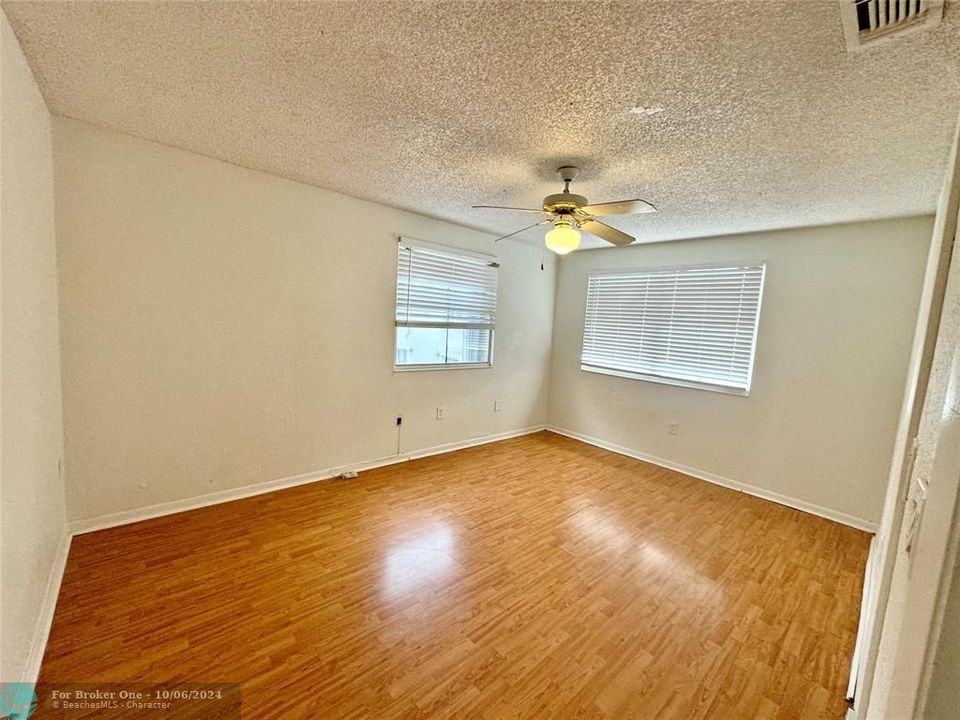 For Rent: $3,300 (4 beds, 2 baths, 1344 Square Feet)