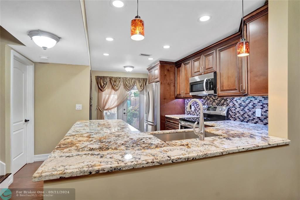 For Sale: $399,995 (2 beds, 2 baths, 1230 Square Feet)