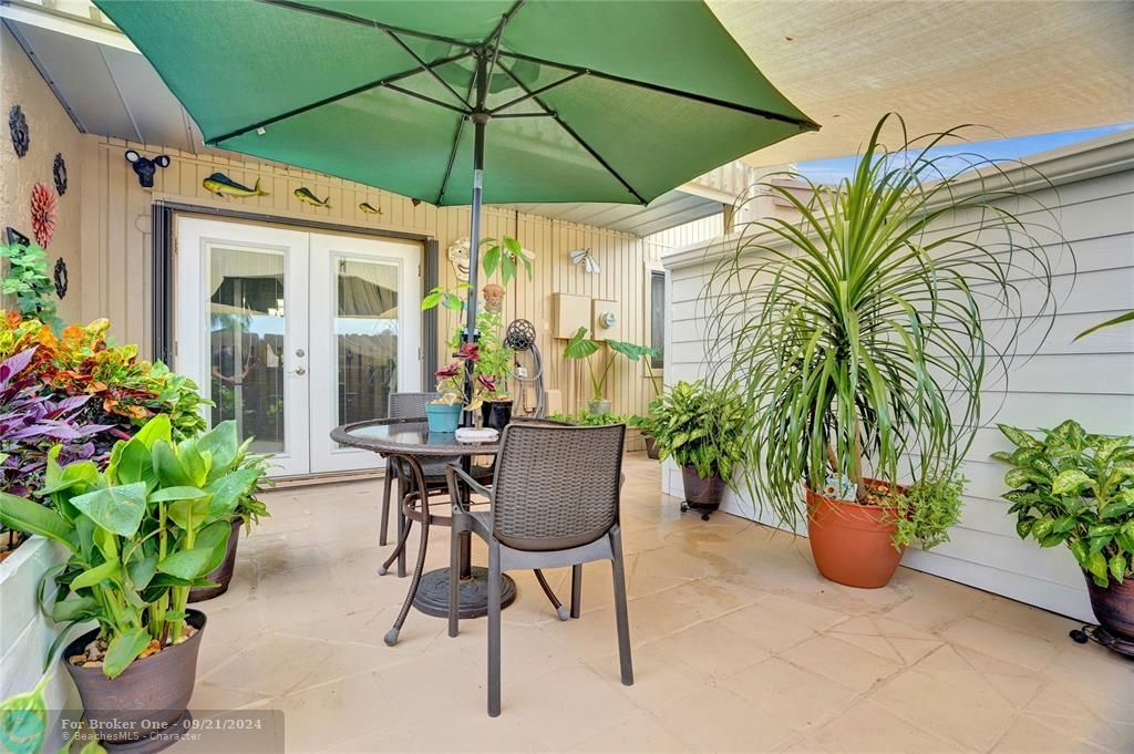 For Sale: $399,995 (2 beds, 2 baths, 1230 Square Feet)