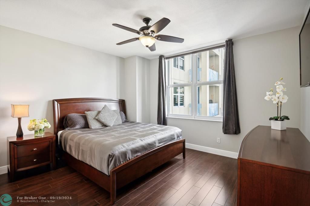 For Sale: $439,500 (1 beds, 1 baths, 808 Square Feet)