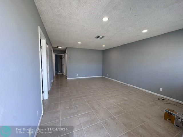 For Sale: $1,900 (3 beds, 1 baths, 855 Square Feet)