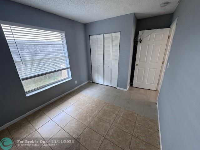 For Sale: $1,900 (3 beds, 1 baths, 855 Square Feet)