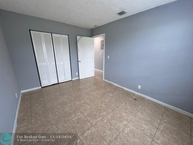 For Sale: $1,900 (3 beds, 1 baths, 855 Square Feet)