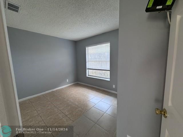 For Sale: $1,900 (3 beds, 1 baths, 855 Square Feet)