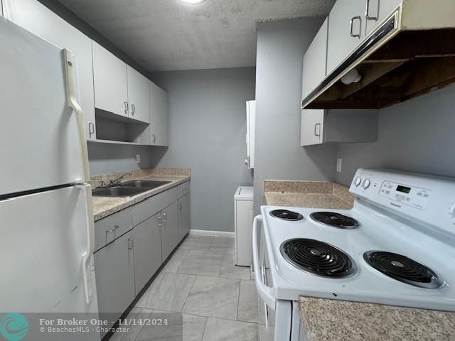 For Sale: $1,900 (3 beds, 1 baths, 855 Square Feet)