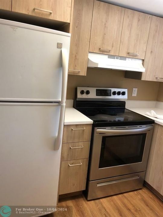 For Rent: $1,650 (1 beds, 1 baths, 800 Square Feet)