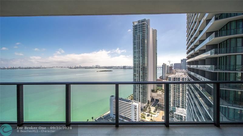 Active With Contract: $4,500 (1 beds, 2 baths, 945 Square Feet)