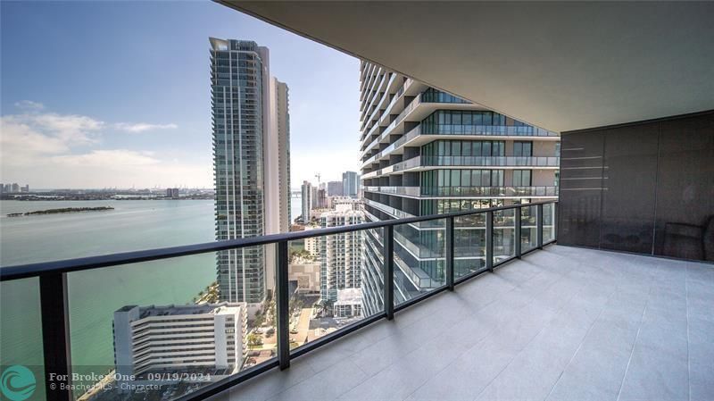 Active With Contract: $4,500 (1 beds, 2 baths, 945 Square Feet)