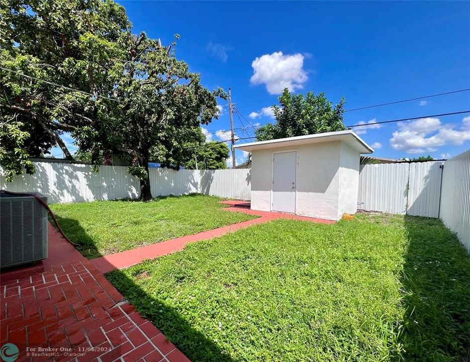 Active With Contract: $3,500 (3 beds, 2 baths, 1600 Square Feet)