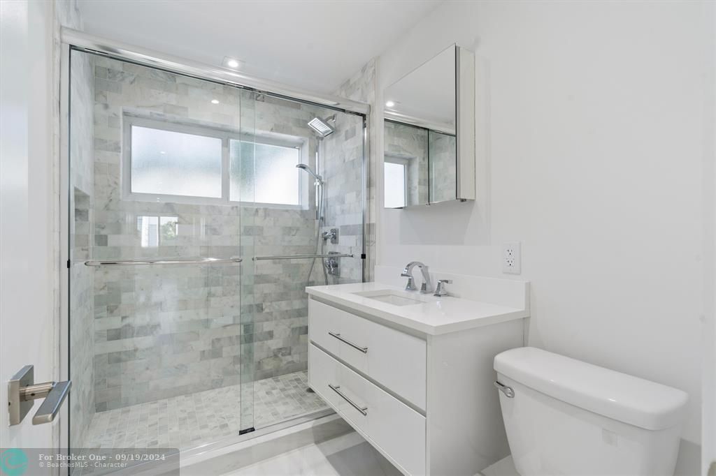 For Sale: $569,000 (1 beds, 1 baths, 770 Square Feet)