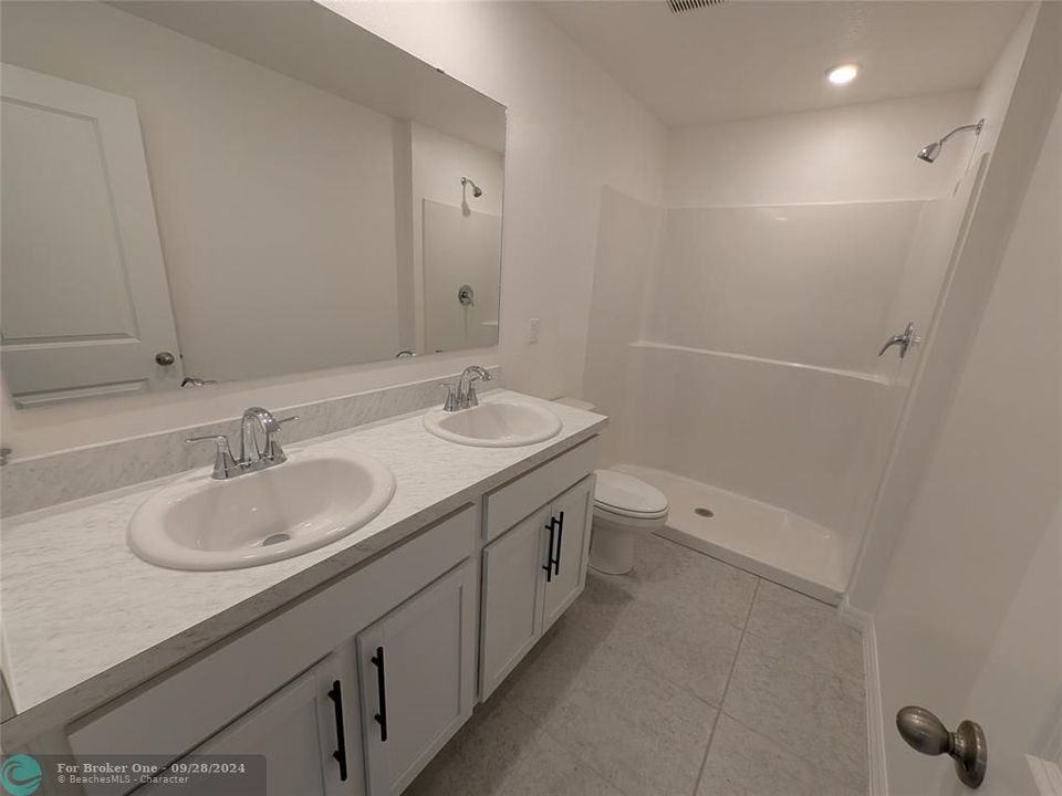 For Rent: $2,200 (3 beds, 2 baths, 1546 Square Feet)