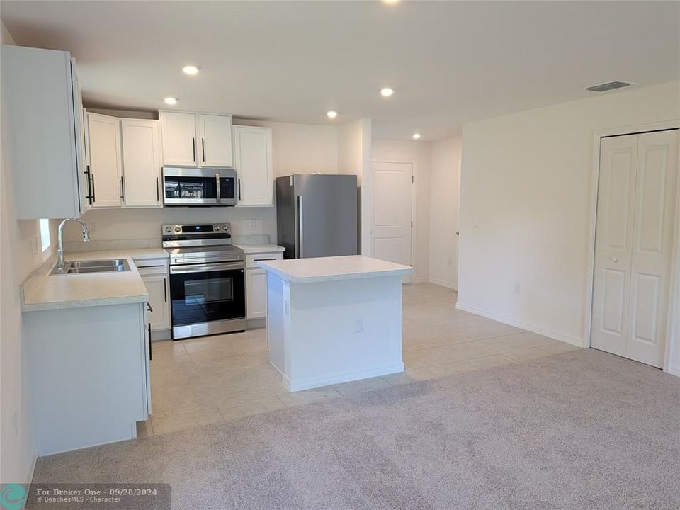 For Rent: $2,200 (3 beds, 2 baths, 1546 Square Feet)