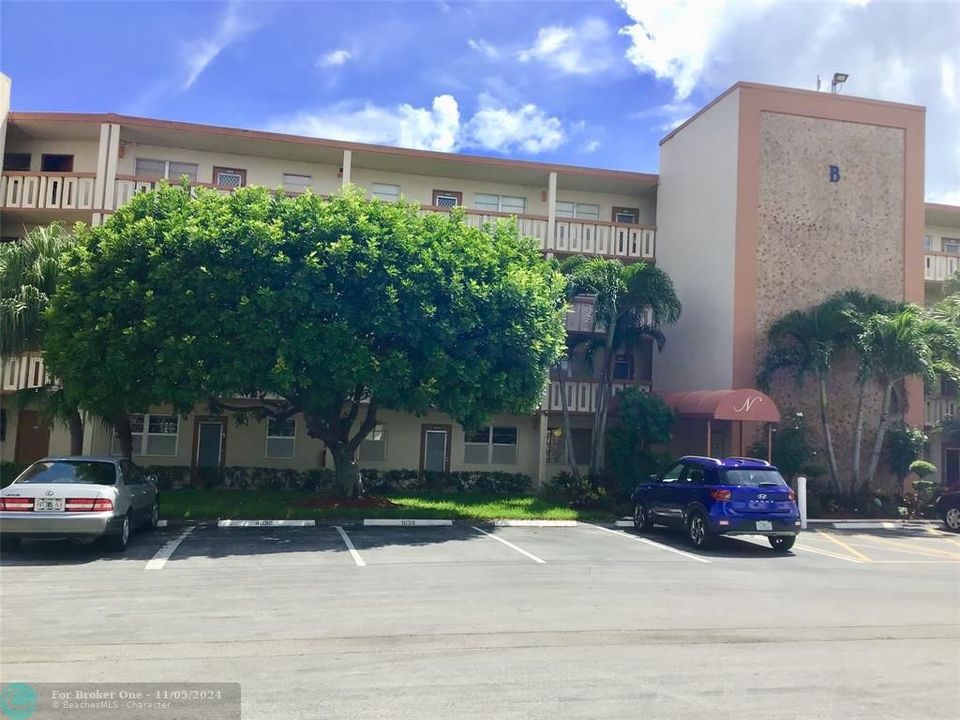 For Rent: $1,650 (2 beds, 2 baths, 896 Square Feet)