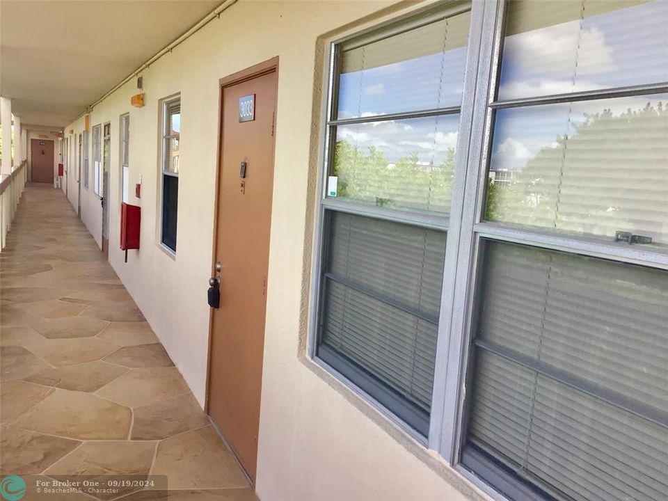 For Rent: $1,650 (2 beds, 2 baths, 896 Square Feet)