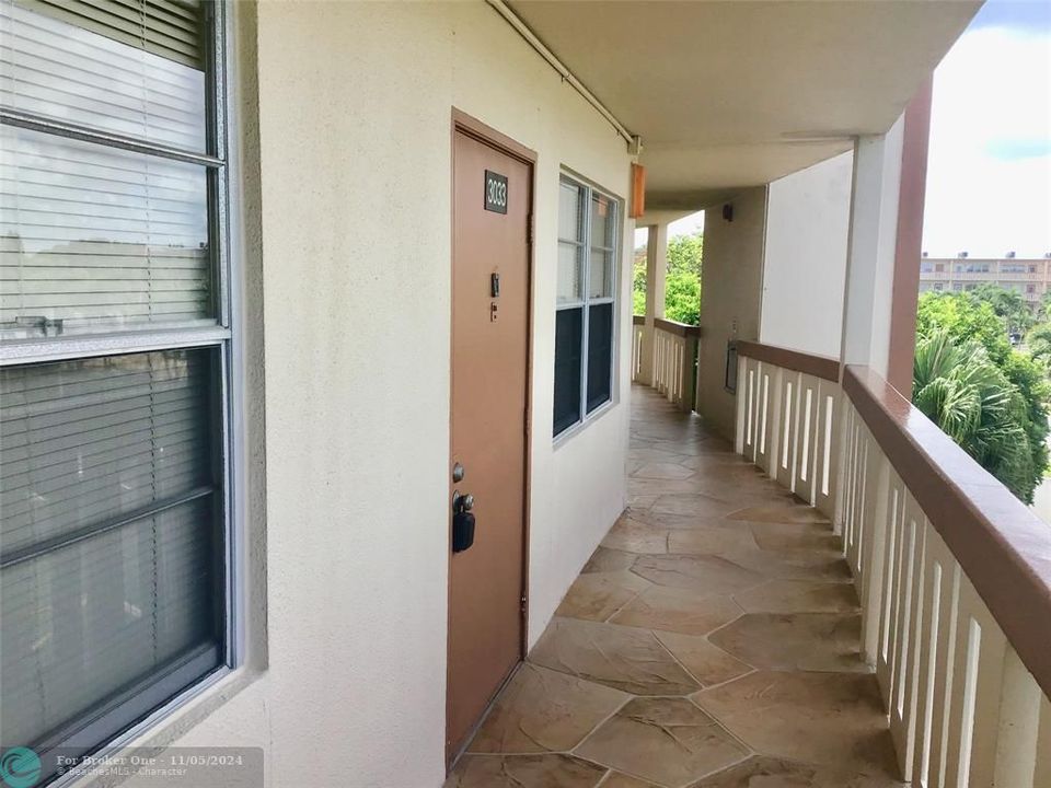 For Rent: $1,650 (2 beds, 2 baths, 896 Square Feet)