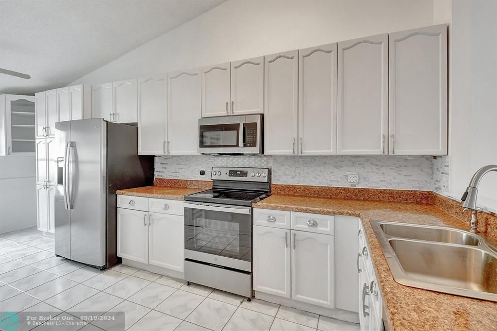 For Rent: $3,000 (3 beds, 2 baths, 1393 Square Feet)