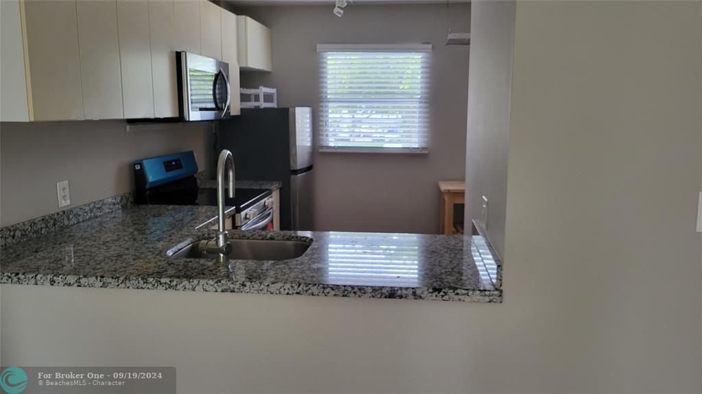 For Sale: $139,000 (1 beds, 1 baths, 750 Square Feet)