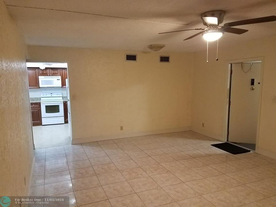 For Rent: $1,950 (2 beds, 2 baths, 1019 Square Feet)