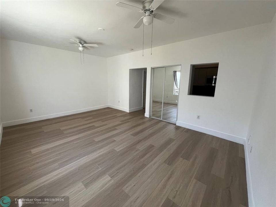 For Sale: $233,000 (0 beds, 1 baths, 431 Square Feet)