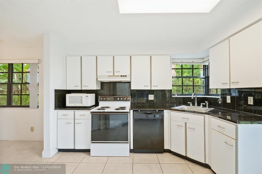 For Sale: $457,900 (3 beds, 2 baths, 1355 Square Feet)