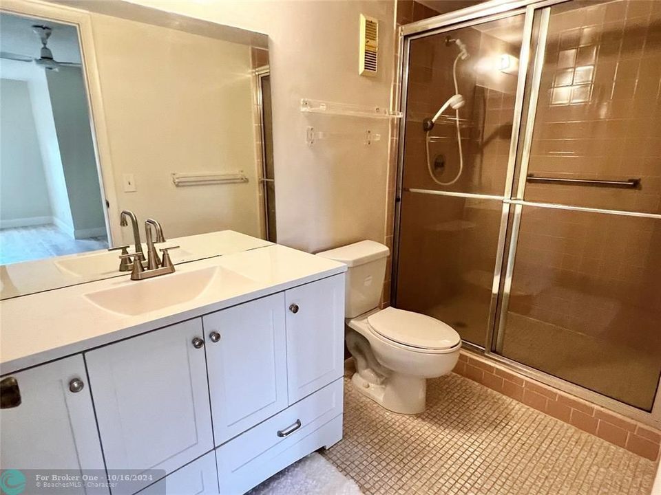 For Sale: $216,000 (2 beds, 2 baths, 1040 Square Feet)