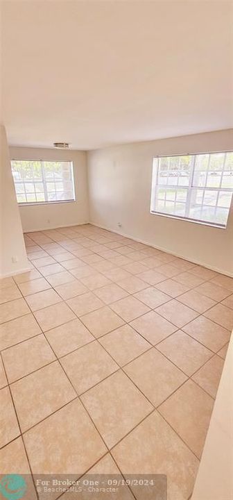 For Rent: $2,350 (2 beds, 2 baths, 945 Square Feet)