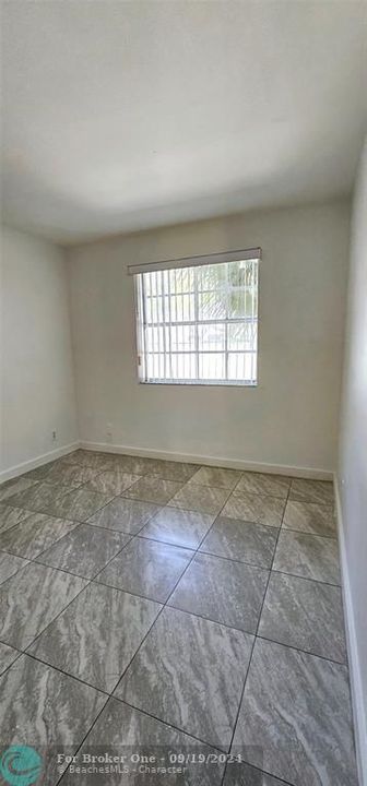 For Rent: $2,350 (2 beds, 2 baths, 945 Square Feet)