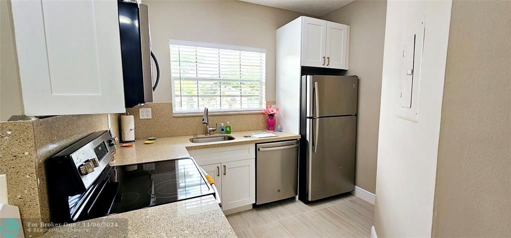 For Rent: $2,300 (2 beds, 2 baths, 912 Square Feet)