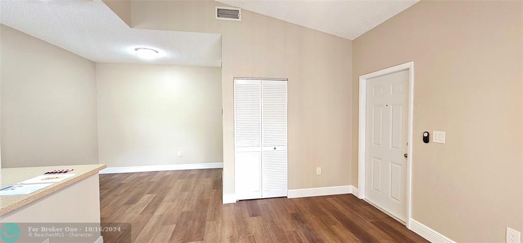 For Rent: $2,300 (2 beds, 2 baths, 912 Square Feet)