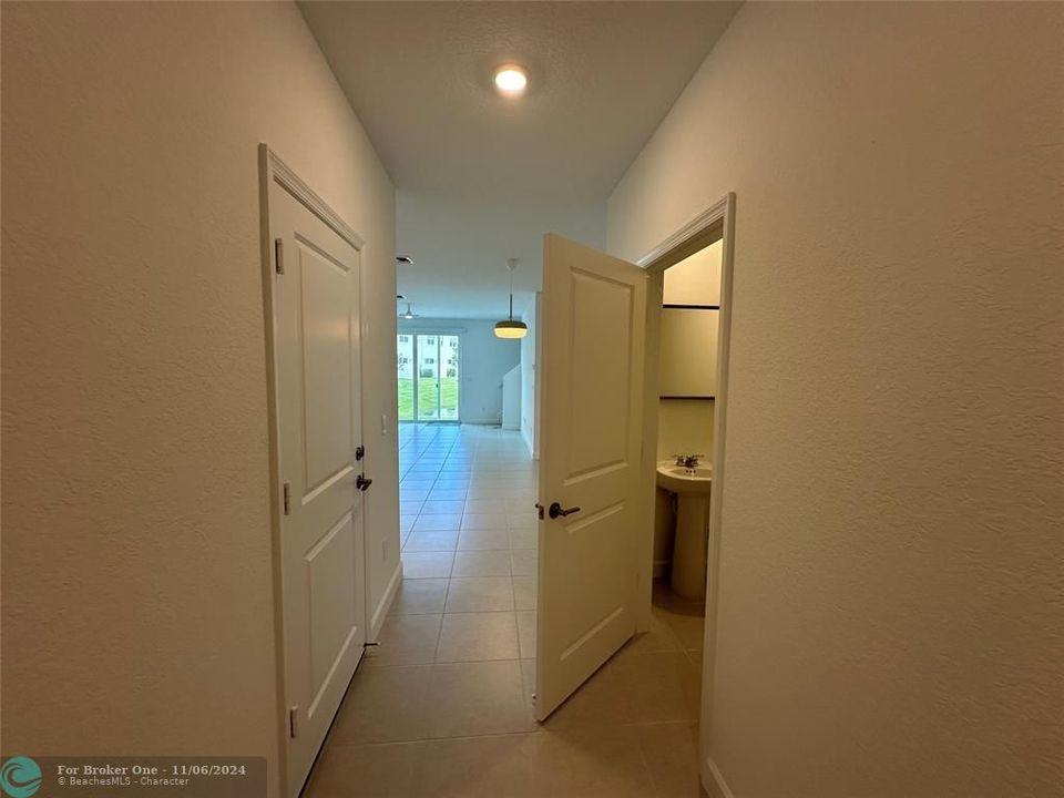 For Rent: $2,400 (3 beds, 2 baths, 1635 Square Feet)