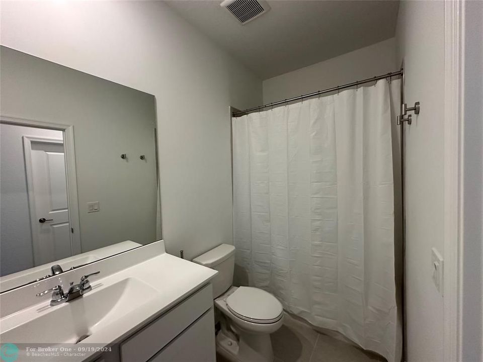 For Rent: $2,400 (3 beds, 2 baths, 1635 Square Feet)