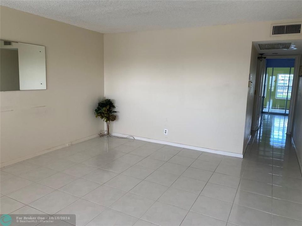 For Sale: $179,500 (2 beds, 2 baths, 938 Square Feet)