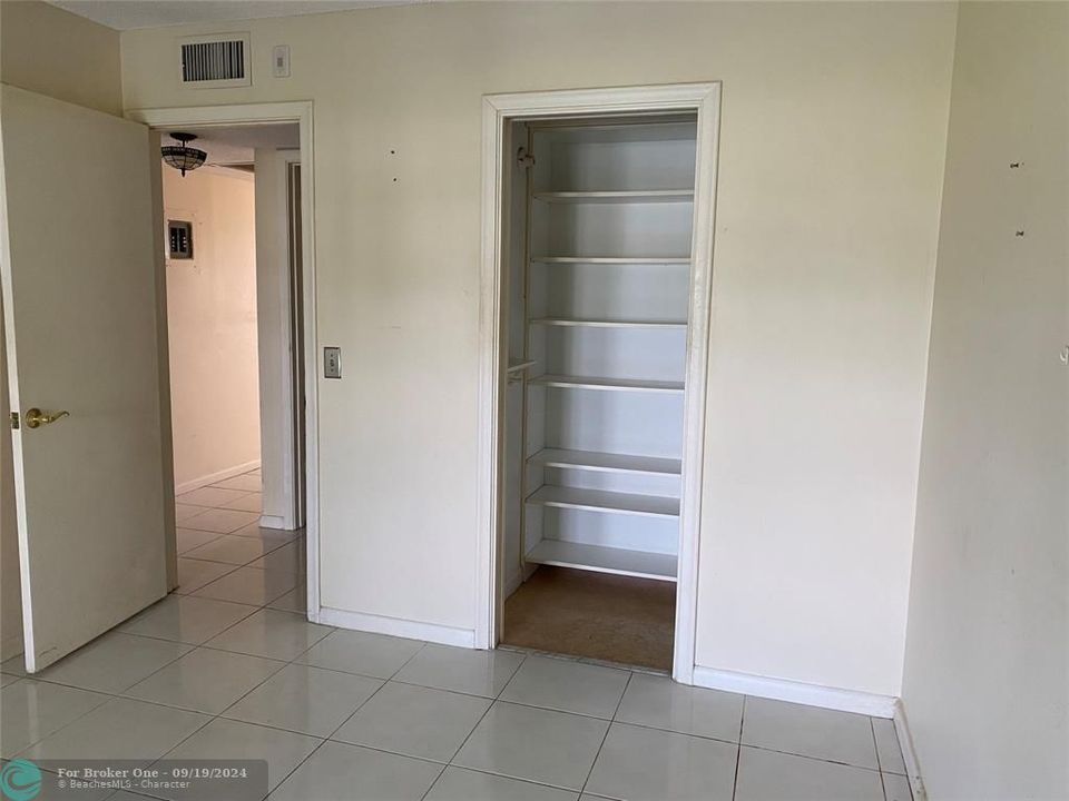 For Sale: $179,500 (2 beds, 2 baths, 938 Square Feet)