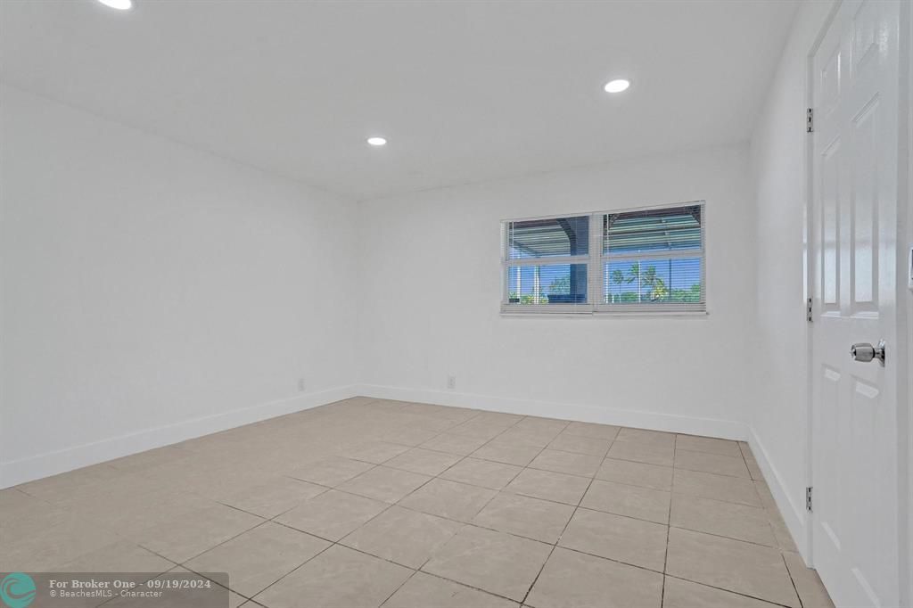 For Sale: $499,000 (4 beds, 2 baths, 1880 Square Feet)