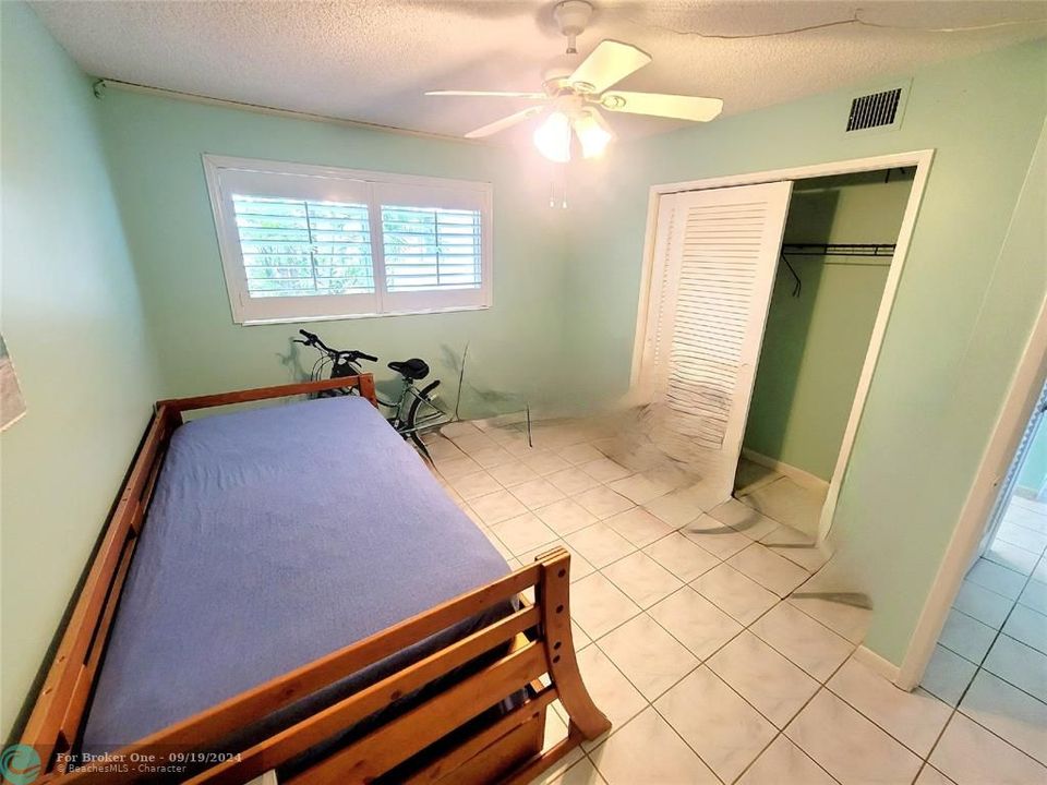 For Sale: $300,000 (2 beds, 2 baths, 1100 Square Feet)