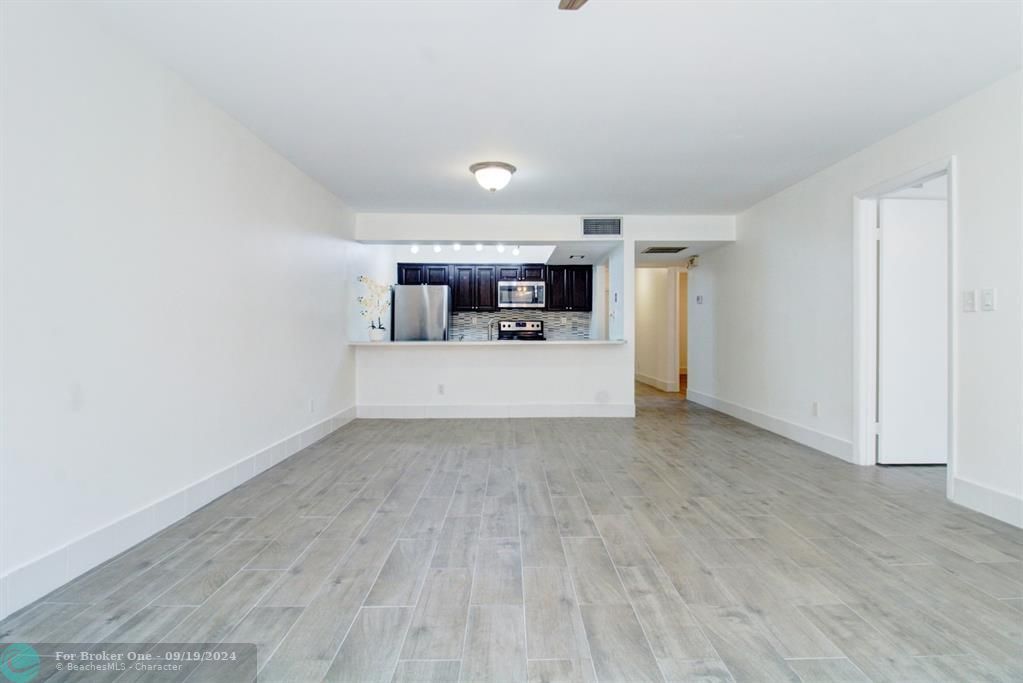 For Rent: $2,999 (3 beds, 2 baths, 1218 Square Feet)