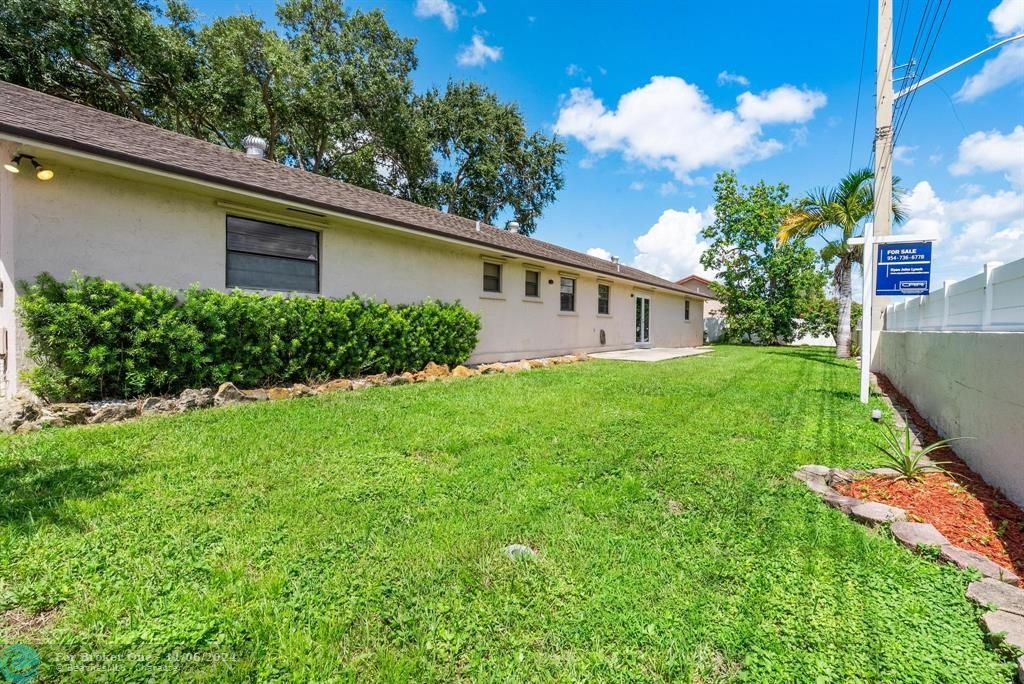 For Sale: $570,000 (3 beds, 2 baths, 1833 Square Feet)