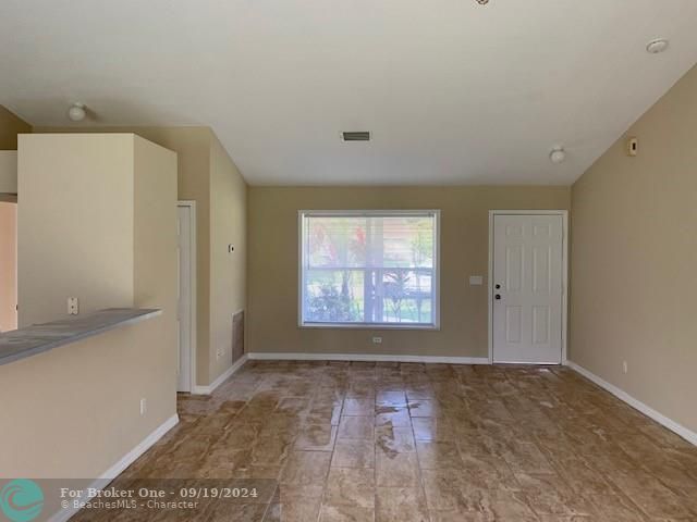 For Rent: $2,200 (3 beds, 2 baths, 1406 Square Feet)