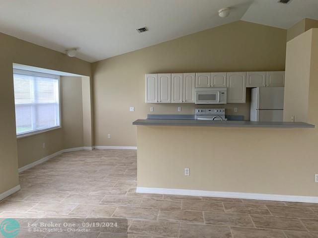 For Rent: $2,200 (3 beds, 2 baths, 1406 Square Feet)