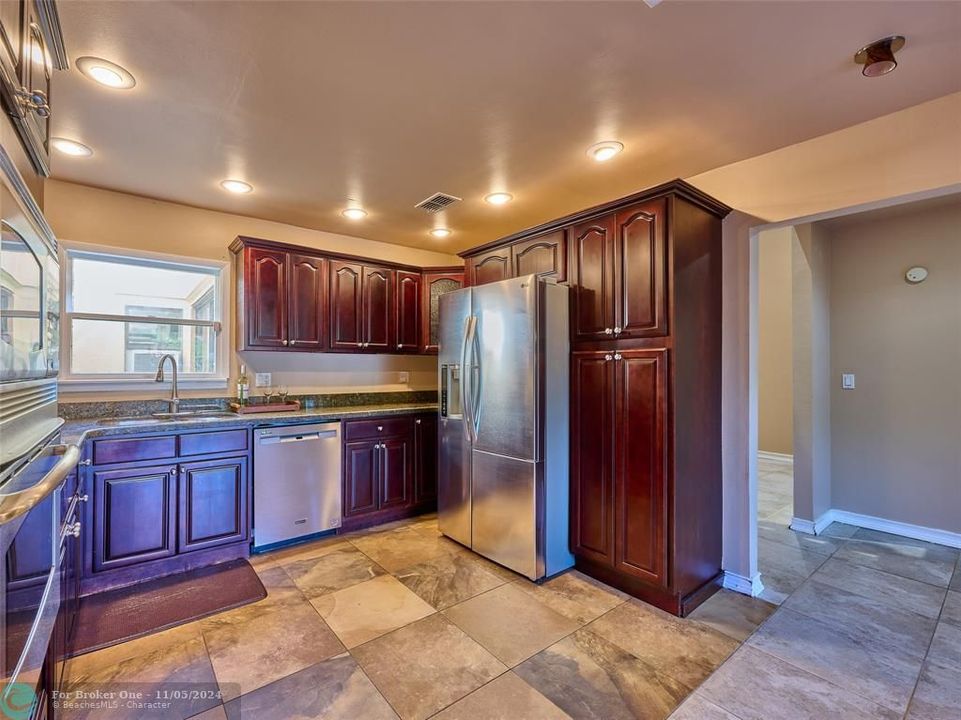 For Sale: $383,900 (3 beds, 2 baths, 1918 Square Feet)