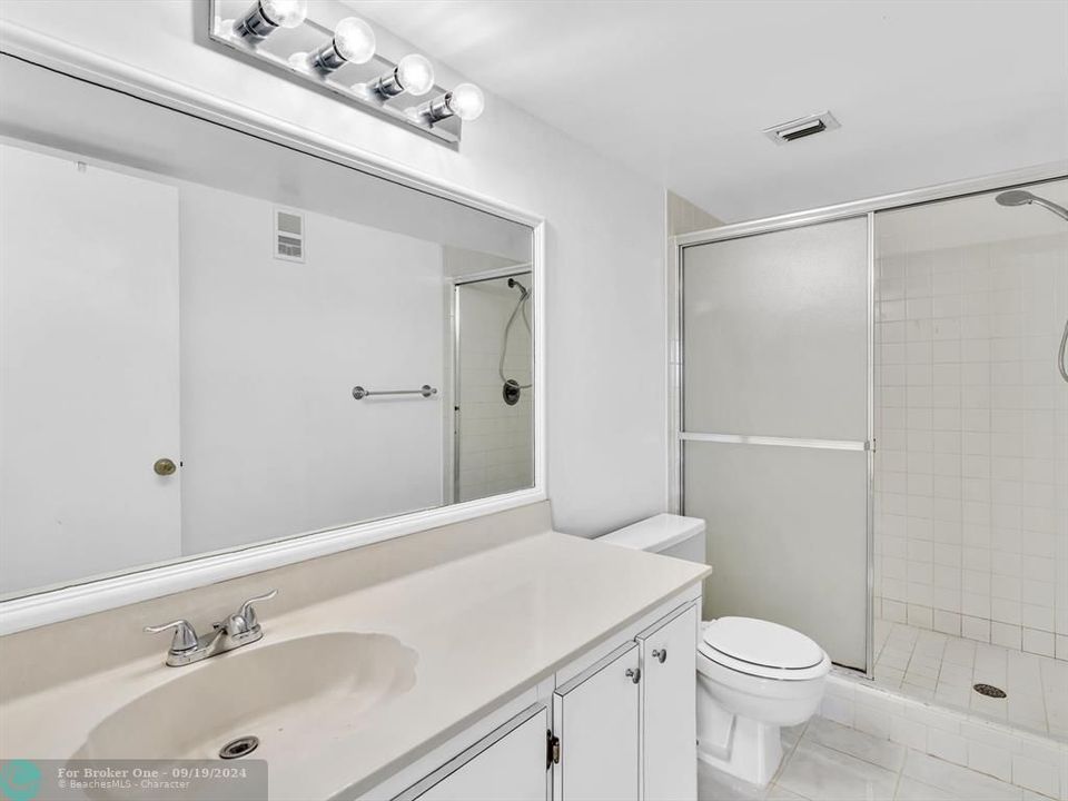 For Sale: $200,000 (2 beds, 2 baths, 1050 Square Feet)