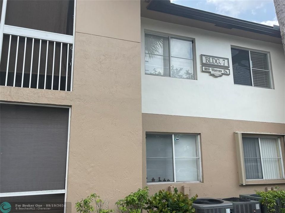 En Venta: $285,000 (2 camas, 2 baños, 850 Pies cuadrados)