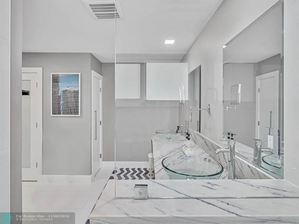 En Venta: $690,000 (2 camas, 2 baños, 2350 Pies cuadrados)