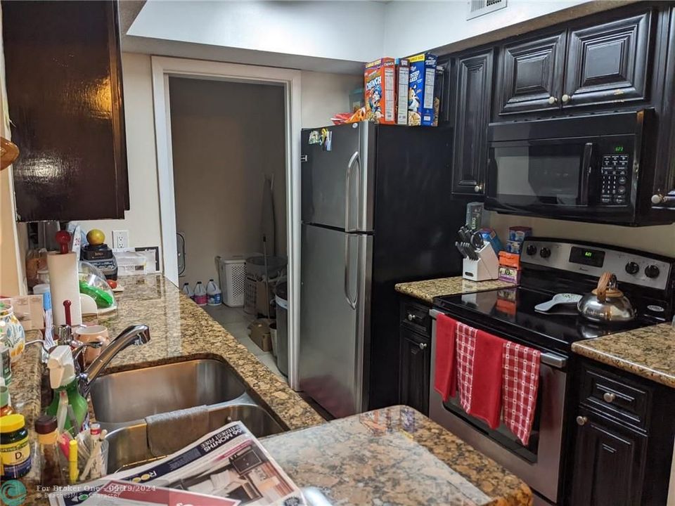 For Rent: $2,200 (2 beds, 2 baths, 1140 Square Feet)