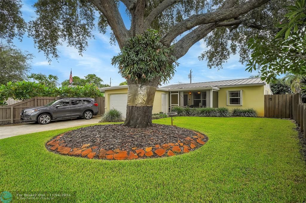 For Sale: $545,000 (3 beds, 2 baths, 1376 Square Feet)