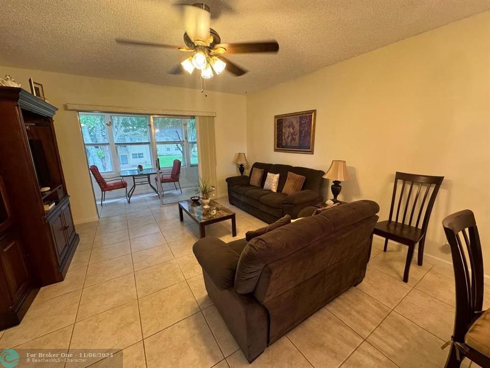 For Sale: $139,000 (2 beds, 2 baths, 990 Square Feet)