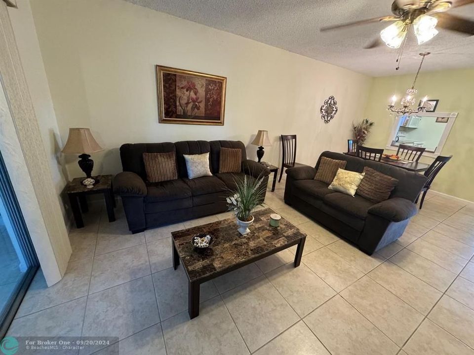 For Sale: $139,000 (2 beds, 2 baths, 990 Square Feet)