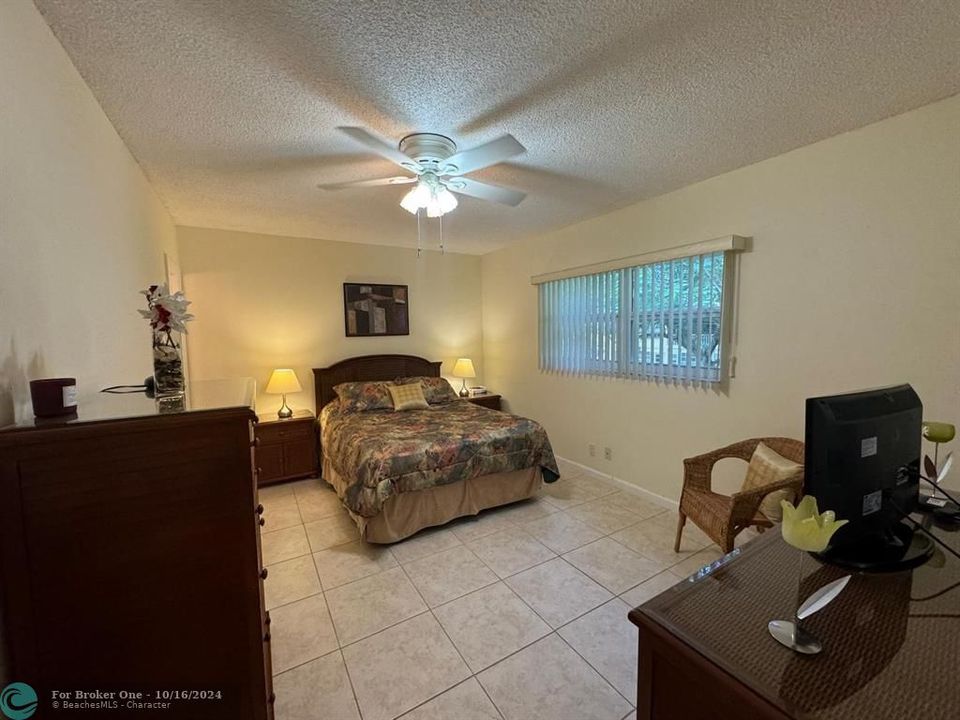 For Sale: $139,000 (2 beds, 2 baths, 990 Square Feet)